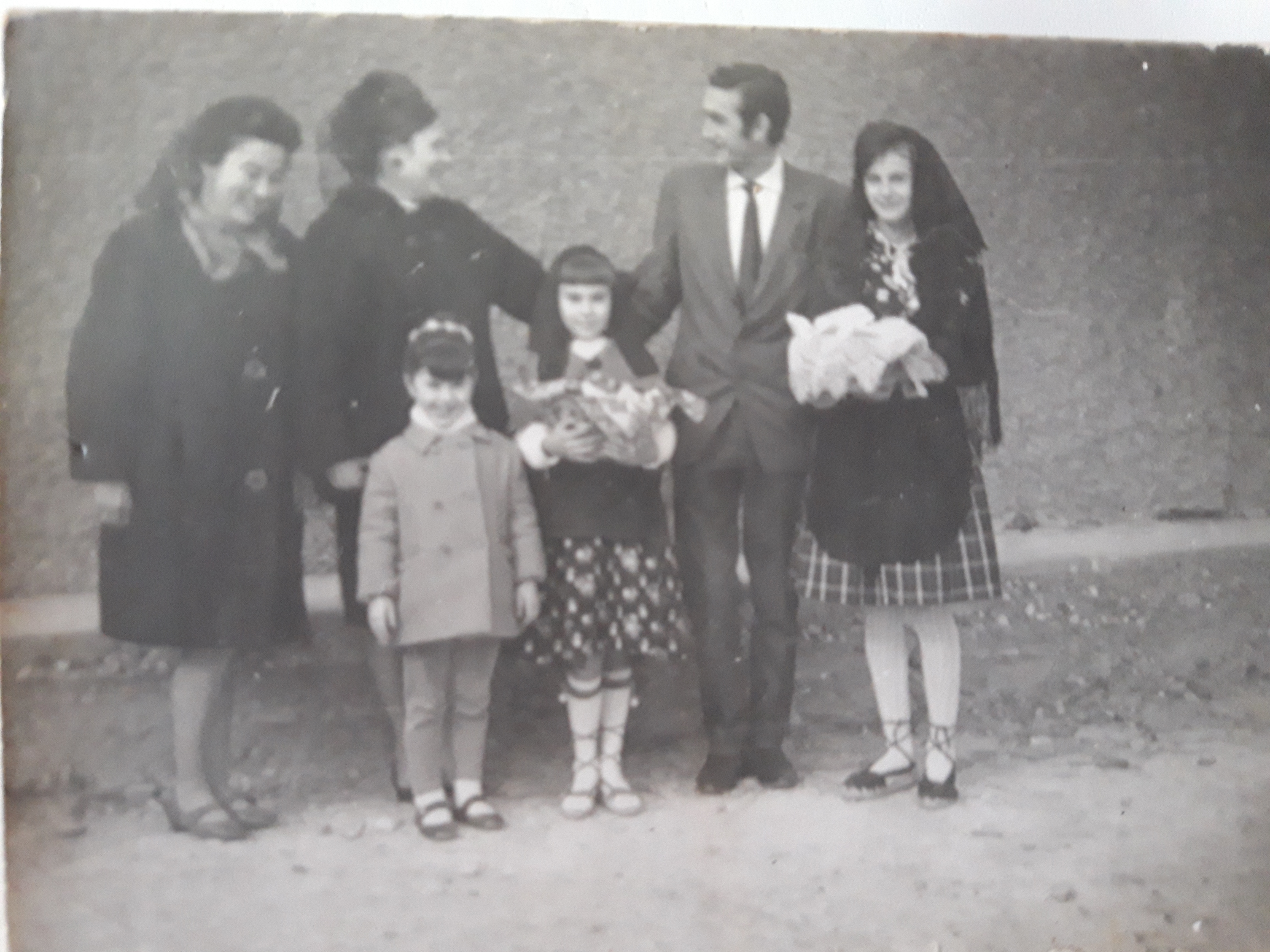 San Valero con mi tío Armando y su hermana Anita 1969.