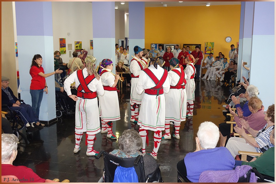 Bailando junto con el Dance de Sabiñámigo